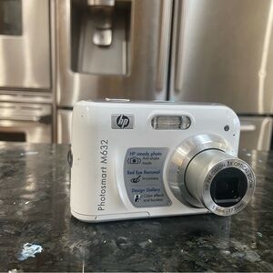 White HP Photosmart M632 digital camera with 7.2 mp sensor, 3x optical zoom